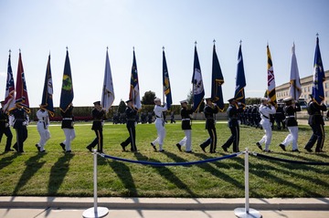 米国防総省、国境警備で軍投入を検討