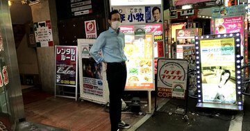 中国生まれの「歌舞伎町案内人」が、27年かけて日本に帰化した理由