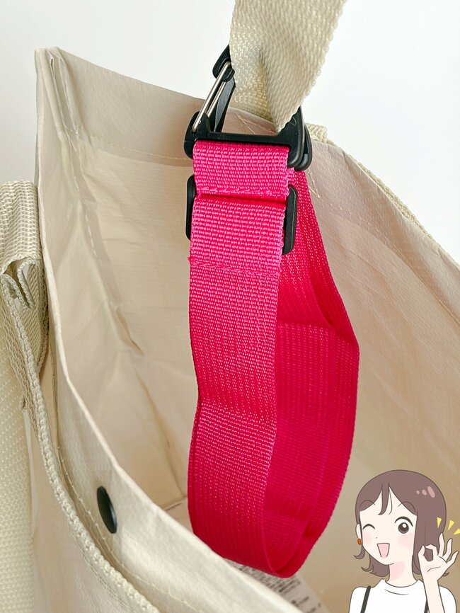 荷物が増えても大丈夫…！セリアで見つけた「レジ袋につけるショルダーベルト」両手が空いて、楽ちんすぎる！