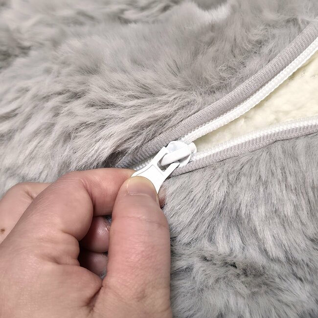 考えた人、天才ですか…?ニトリの“着るクッション”ふわふわすぎて雲に包まれてるみたい!「2枚購入しました」「マジ購入してよかった」