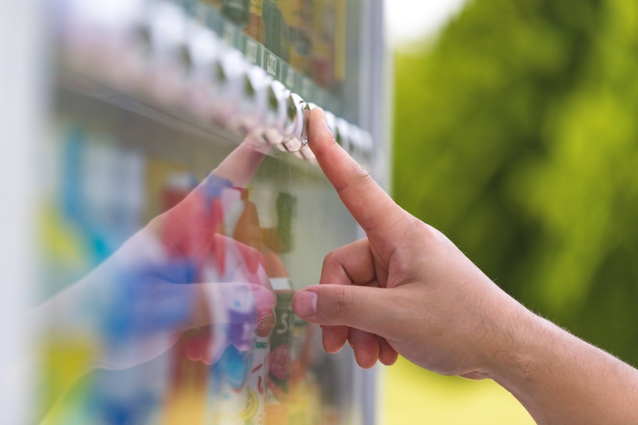 なぜ「売上の一部を寄付します」と書いた自動販売機は売上が良いのか？