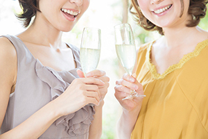 同窓会に潜入!名門女子大“マウンティング”、その「意外すぎる世界」