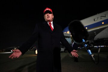 トランプ氏、ローマ教皇を「急進的左派」に迎合と非難
