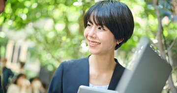 会話中に目を逸らすのは失礼? 育ちがいい人はしないこと