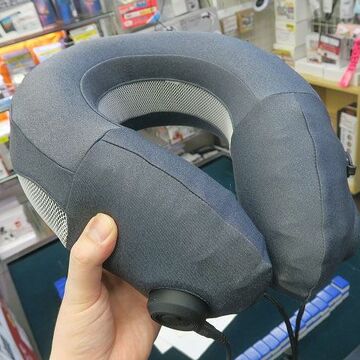 蒸れずに爽快！ デュアルファン搭載の涼しいネックピロー