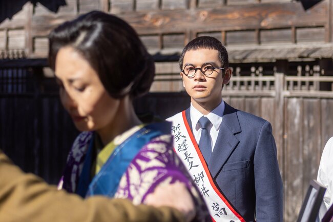 「逃げ回ってもいい、ひきょうだと思われてもいい」→戦時下に駆けつけた登美子(松嶋菜々子)が息子に託した、“らしくない”禁句〈吉田鋼太郎コメント付き〉【あんぱん第50回レビュー】