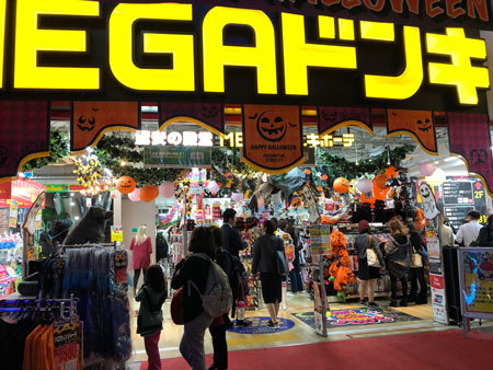 物販のみならず、フォトコンテストやイベントなど、集客に知恵を絞っています。