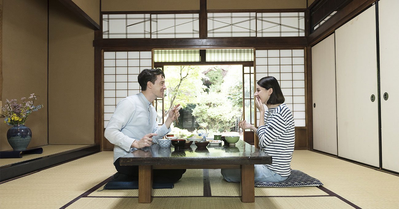 育ちがいい人は、和室でもレディファースト?