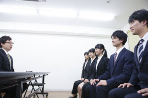 「オワハラ」批判を避けたい企業の2017採用事情<br />