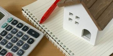「ダイナース」や「アメックス」のクレジットカードで公共料金を払っている人は注意！　電気代やガス代などの支払い分はポイント還元率が半分になる場合も