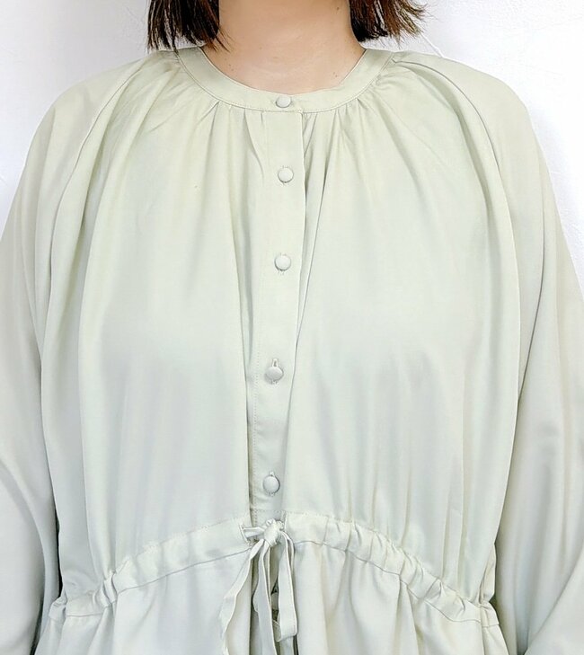 「まさかワークマンでこんな可愛いブラウスに出会えるとは！」1780円の“華やかトップス”ふんわりしたシルエットが素敵！「とても可愛いデザインで気に入りました」「サラッとしていて着心地よいです」