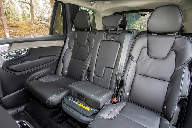 ボルボXC90 ウルトラT8 AWD PHEVジュニアシート