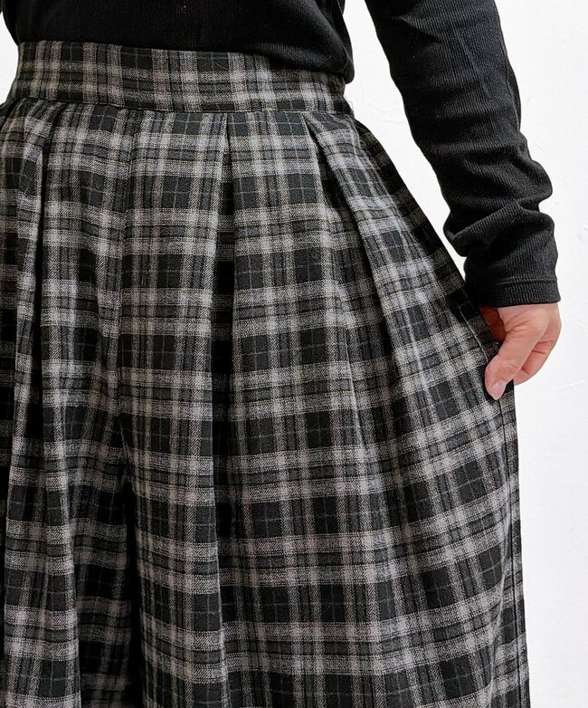 お尻や太ももが目立ちにくい！しまむらの「スカートみたいなパンツ」ふんわりシルエットでレトロ可愛い…！《購入レビュー》