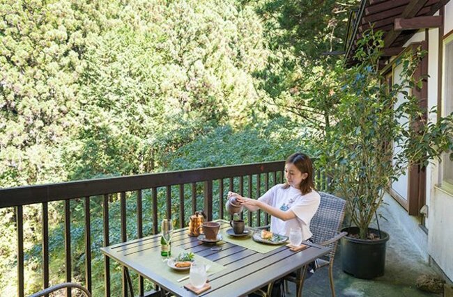 檜原村・兜家旅館の「渓谷展望カフェ」は最高の眺め！
