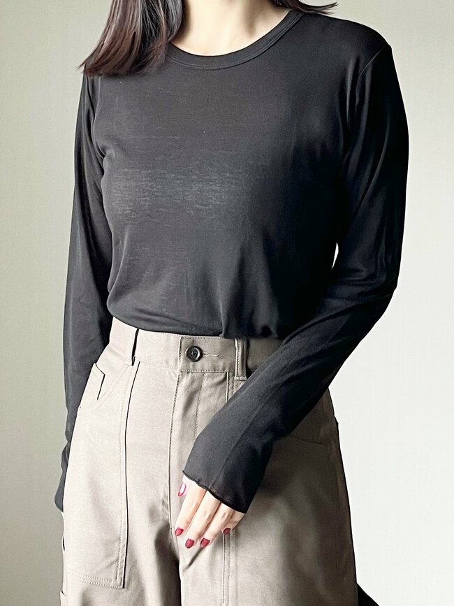 レビュー1500件越え…！GUの“コスパ抜群トップス”1枚でも重ね着でもたっぷり着回せる！「4色購入しました」「1年中使える」