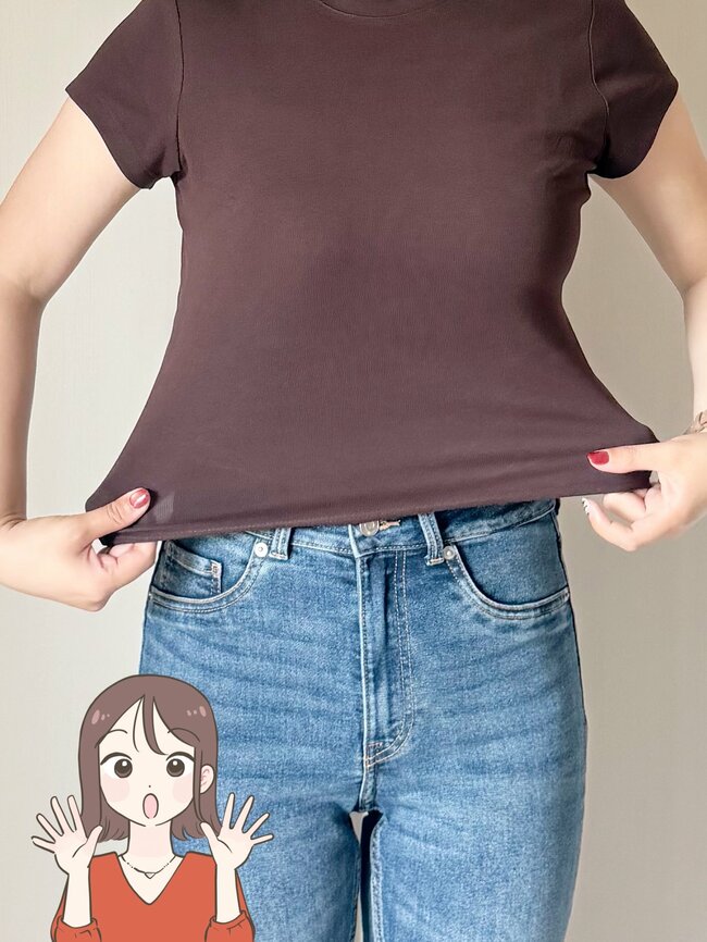 「色違いで3枚持ってます」「去年に引き続きリピート」ユニクロの“レビュー絶賛Tシャツ”デザインも着心地もバツグンです！「脚が長く見えます」「着痩せして見えました」《着用レビュー》