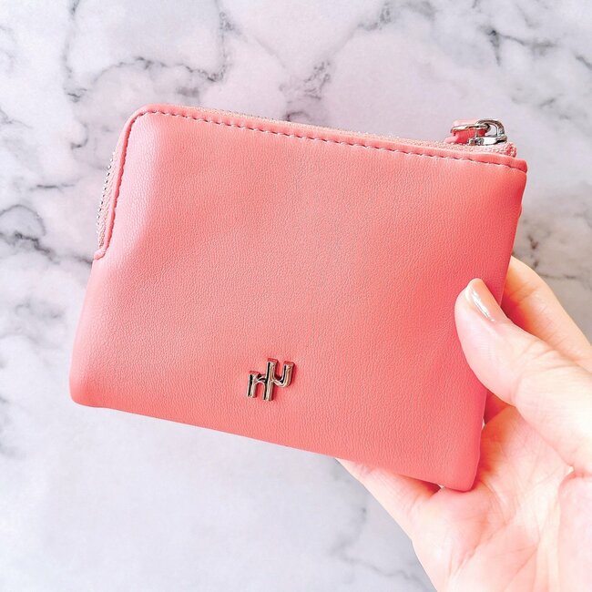 「小銭を探しやすい」ニコアンドの“コンパクトな財布”カードや診察券が21枚も入って優秀！「薄くて軽いのが良い」「小さめのバッグでもかさばらない」