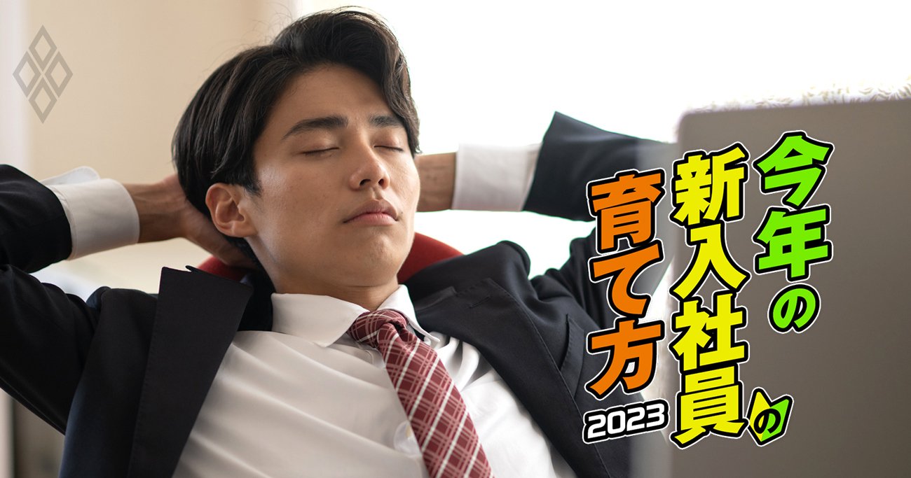 頭の後ろで手を組み目を閉じるビジネスパーソン