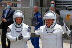 米スペースXの有人宇宙船、打ち上げを30日に延期　悪天候で
