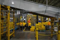 アマゾン、7-9月期は黒字確保　株価は時間外で急落