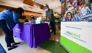 米就業者数は94.3万人増、予想上回る　7月雇用統計