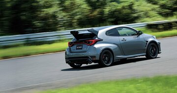 トヨタ・GRヤリス、サーキットで25式エアロパフォーマンスパッケージを乗り比べ【試乗記】