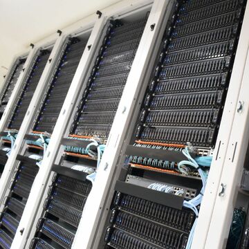 IT企業の手法で携帯ネットワークを構築する楽天、テスト施設を公開