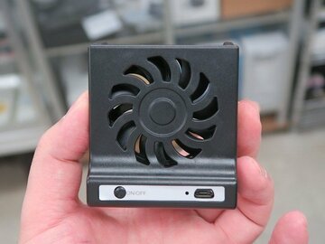 どこでも使えるバッテリー内蔵のコンパクトなスマホクーラー