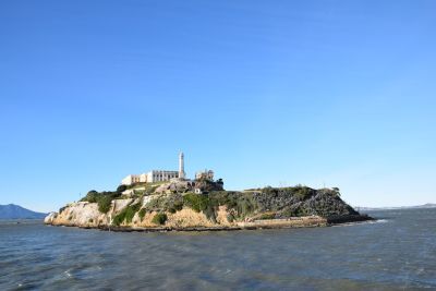 サンフランシスコ湾に浮かぶアルカトラズ島