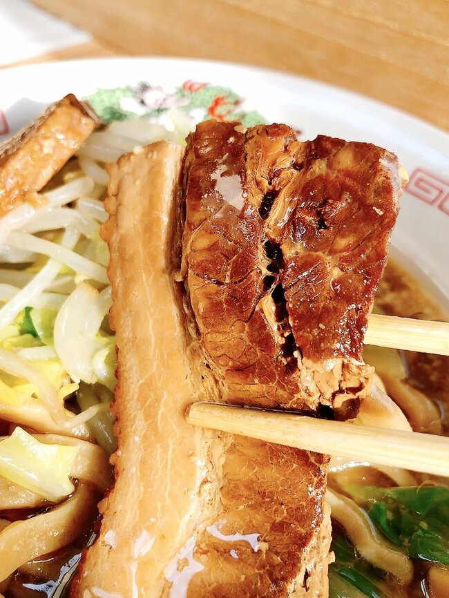 油の量にビビった…！セブンの“お家でつくる二郎系ラーメン”食べ応えがスゴすぎるよ！「二郎好きを落としにきたな」「これは頭ひとつ抜けてますね」