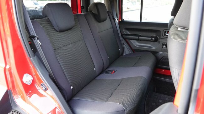 シートが快適になったほか、乗降性を高めるために開口部の形状も工夫されている