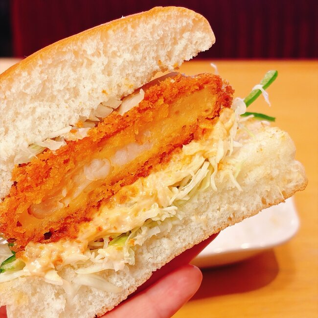 「一人で食べられる量じゃない」コメダ珈琲店の“豪快すぎるメニュー”思わず二度見するデカさ！「ボリューム半端ない」「腹ちぎれる」《実食レビュー》