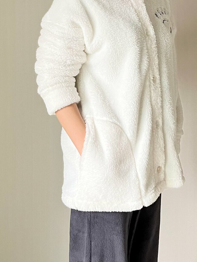 「可愛すぎて大満足」GU×スヌーピーの“ふわもこパーカ”が毛布みたいな暖かさ！「家では手放せない」「お尻から首元まであったかい！」