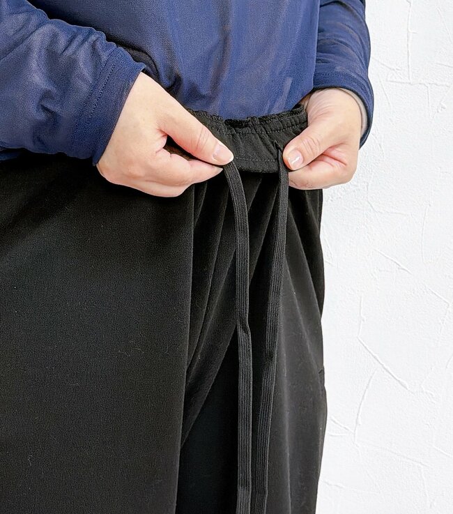 脚の太さが目立ちにくくて感動…!ワークマンの「水を弾くスウェットパンツ」ポケットが5つもあって最強すぎる!《購入レビュー》
