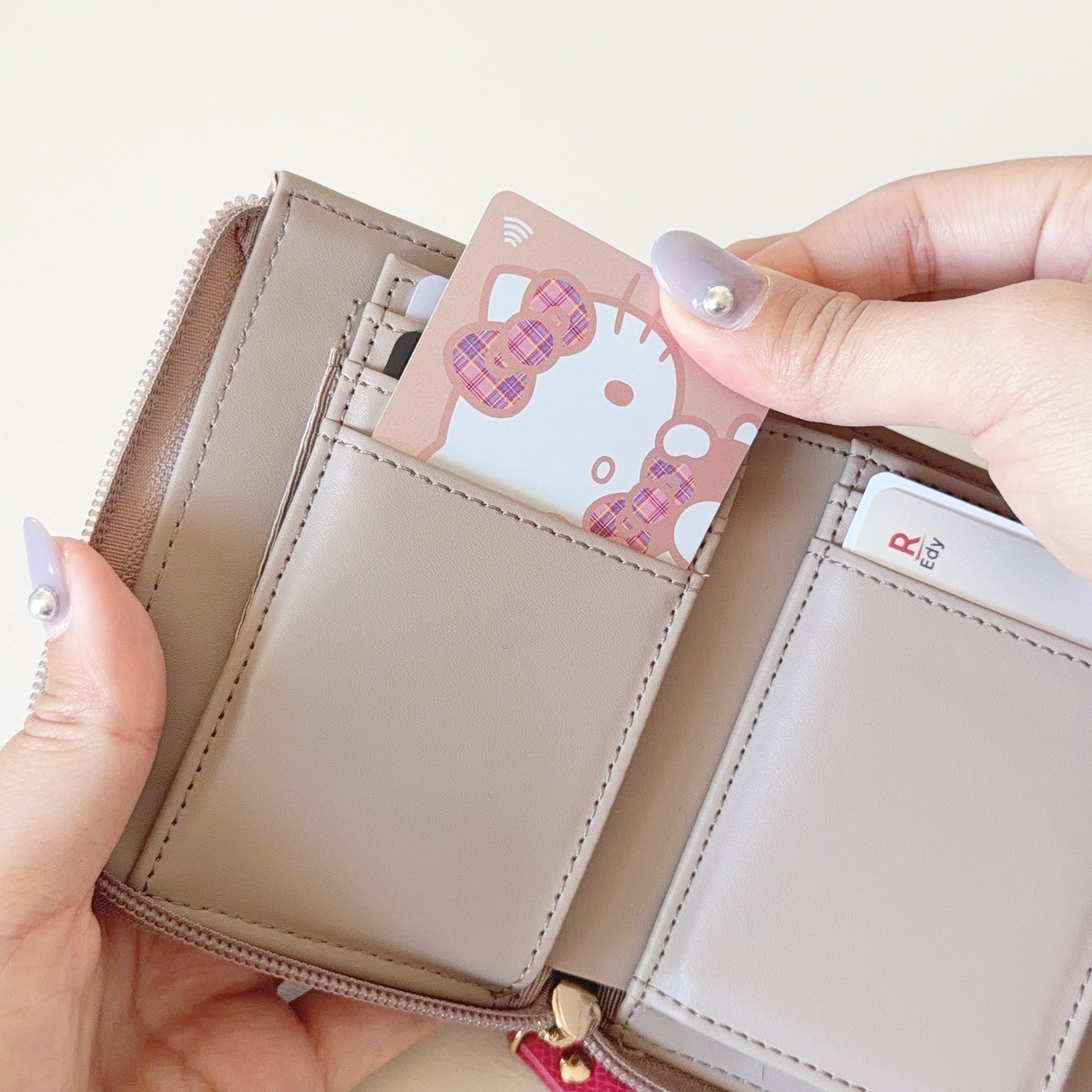 小銭が取り出しやすくて感動！アフタヌーンティーの「高見えミニ財布」コンパクトなのに鍵まで入る名品です！《購入レビュー》