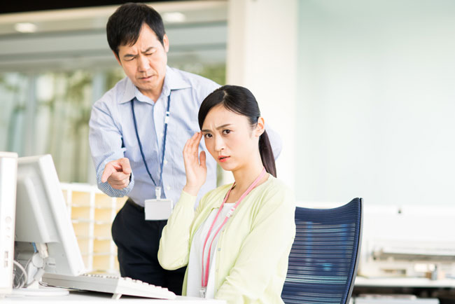 職場で「マウンティングおじさん」が増えている理由