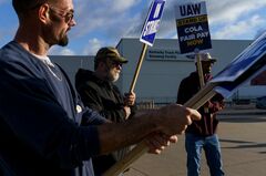 UAWとフォード、暫定労働契約を発表へ＝関係筋