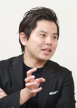 我究館館長の熊谷智宏さん