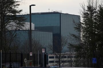 米ロ情報戦の新局面、機密レベル引き下げと公開