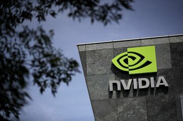 エヌビディア、EV開発でフォックスコンと提携