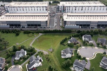 データセンター建設ブーム、次の巨大商機は「保険」