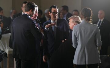 米政権高官、対中圧力弱める　貿易合意の順守に期待
