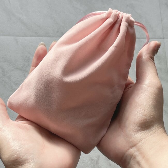 「真冬のディズニーで大活躍！」フランフランの“繰り返し使えるカイロ”マカロンみたいな形が可愛い！「思っていた以上に温かい」「両ポケットに分けて入れられる」