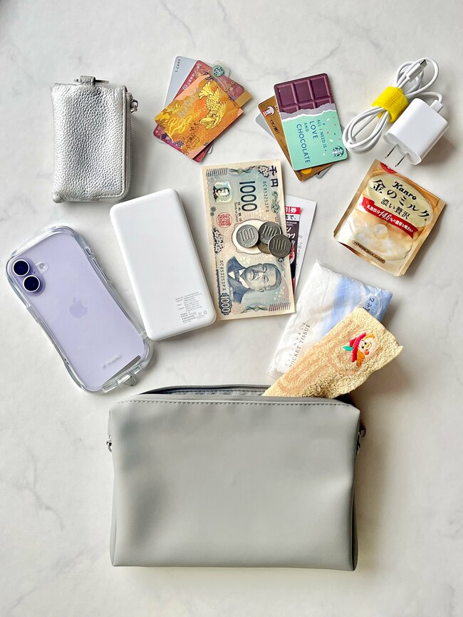 「重いカバンを使わなくなった」無印良品の“ミニバッグになるポーチ”が天才すぎる！「財布、携帯、キーケース入ります！」「整理しやすく使いやすい」