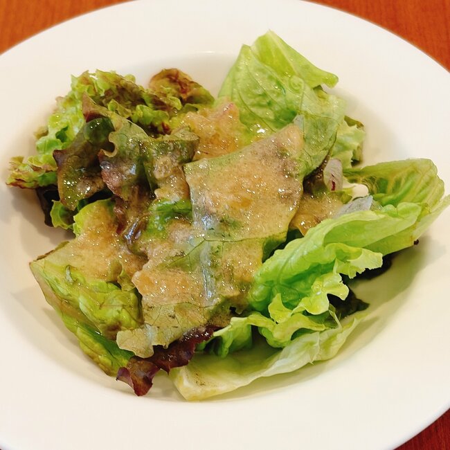 「とっても美味しくてビックリ」「至高の旨さ」ロイヤルホストの“平日限定ごちそうランチ”サラダ付きで満足度えげつない！「ロイホで一番美味しい」「最近のお気に入りすぎる」【実食レビュー】