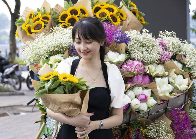 「ハノイ女子」にSNS映えする花束フォトが大人気！イチ押し4つのスポットと過ごし方