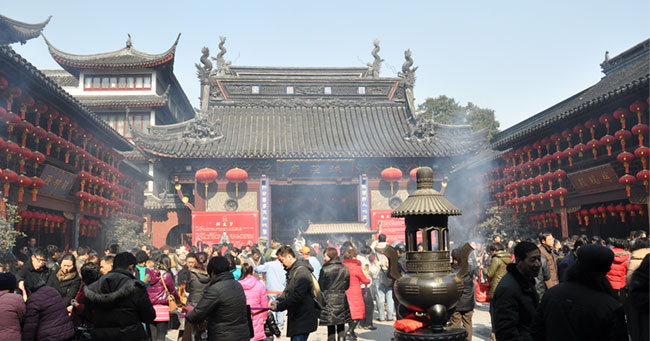 中国で休日改革、金曜午後から休みの「2.5連休」は普及するか
