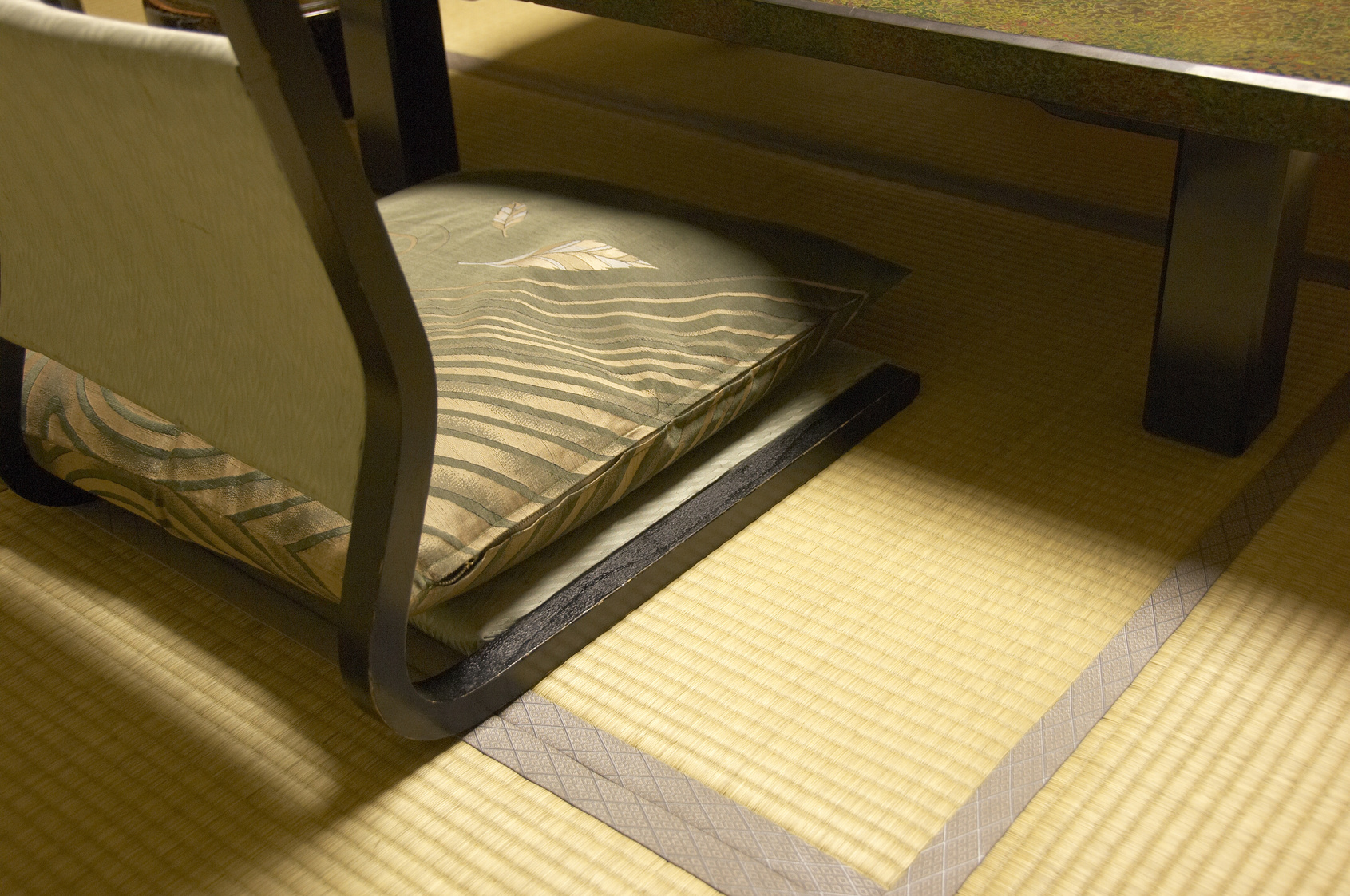 悪質クレーマーの自宅訪問。「ざぶとん」に座ってはいけない理由