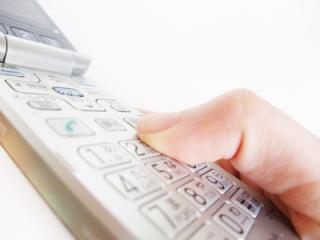 ガラケー生産中止の衝撃、<br />日本メーカーはこの失敗を糧にできるか