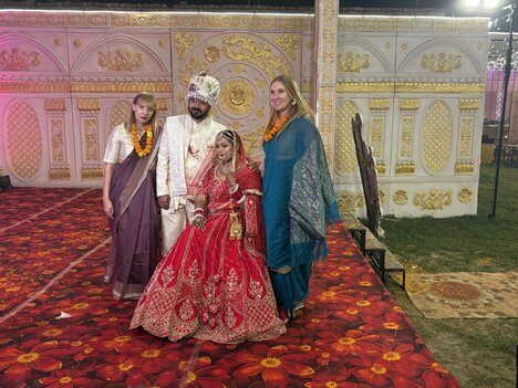 飛び入り歓迎のインド豪華結婚式、ただし有料で